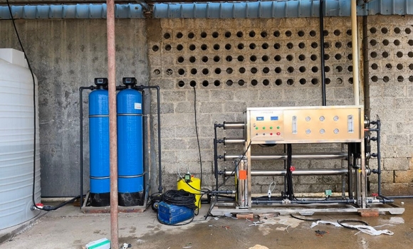 亚搏官方某造纸厂锅炉2吨反渗透净水设备
