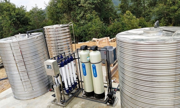云南二期项目部4吨超滤净水设备